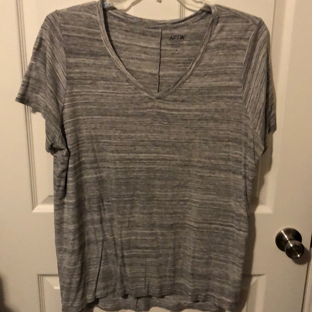 Apt. 9 V neck gray tee, size 1X